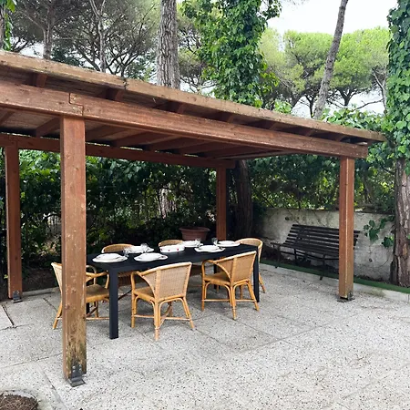 Intera Casa, 100 M Dal Mare, Grande Giardino *