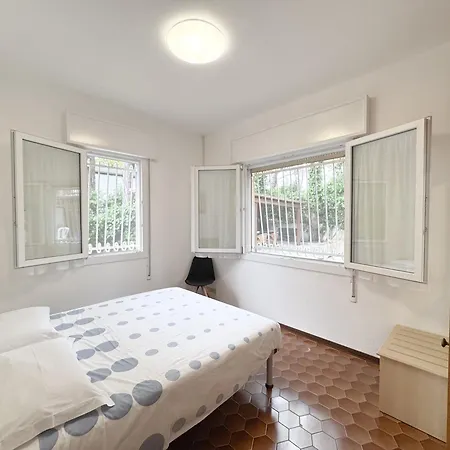 Intera Casa, 100 M Dal Mare, Grande Giardino