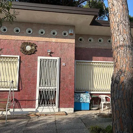 Intera Casa, 100 M Dal Mare, Grande Giardino Villa