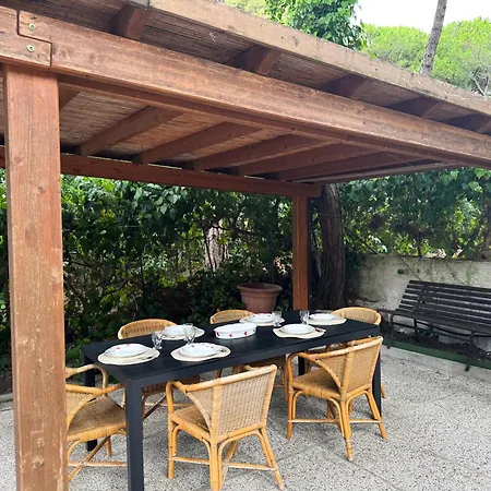 Intera Casa, 100 M Dal Mare, Grande Giardino